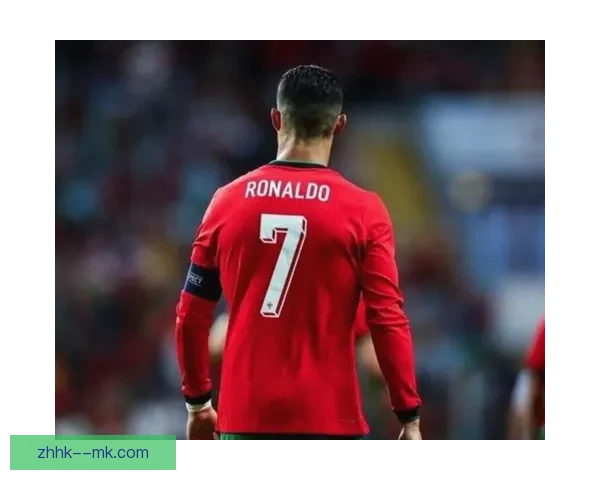 C罗重返曼联再战绿茵场 身披7号球衣开启新篇章